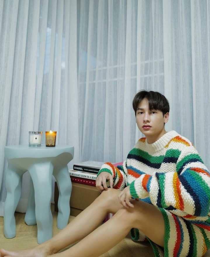 one set outfit ala Gun (instagram.com/gun_atthaphan)