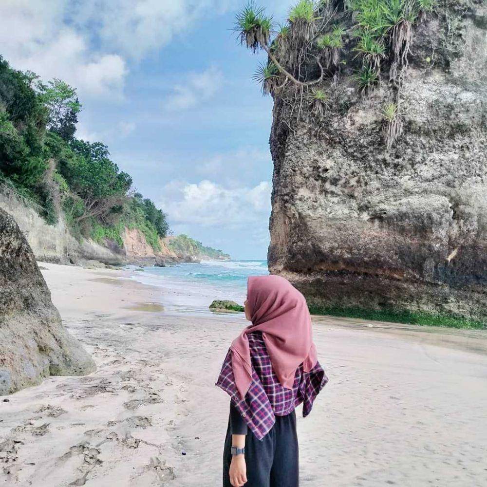 Pantai Lumbung. (Instagram/aslipucanglaban)