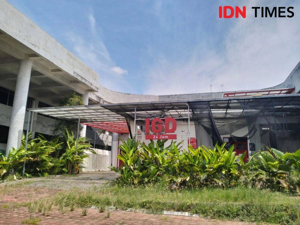 Kondisi RS Darurat Lapangan Tembak Surabaya, Jumat (6/1/2023). (IDN Times/Khusnul Hasana)