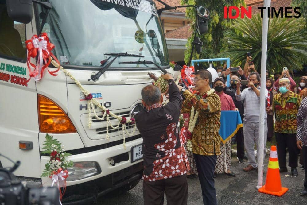 Perusahaan Otomotif Jepang Hibahkan Truk untuk Siswa SMK Kulon Progo
