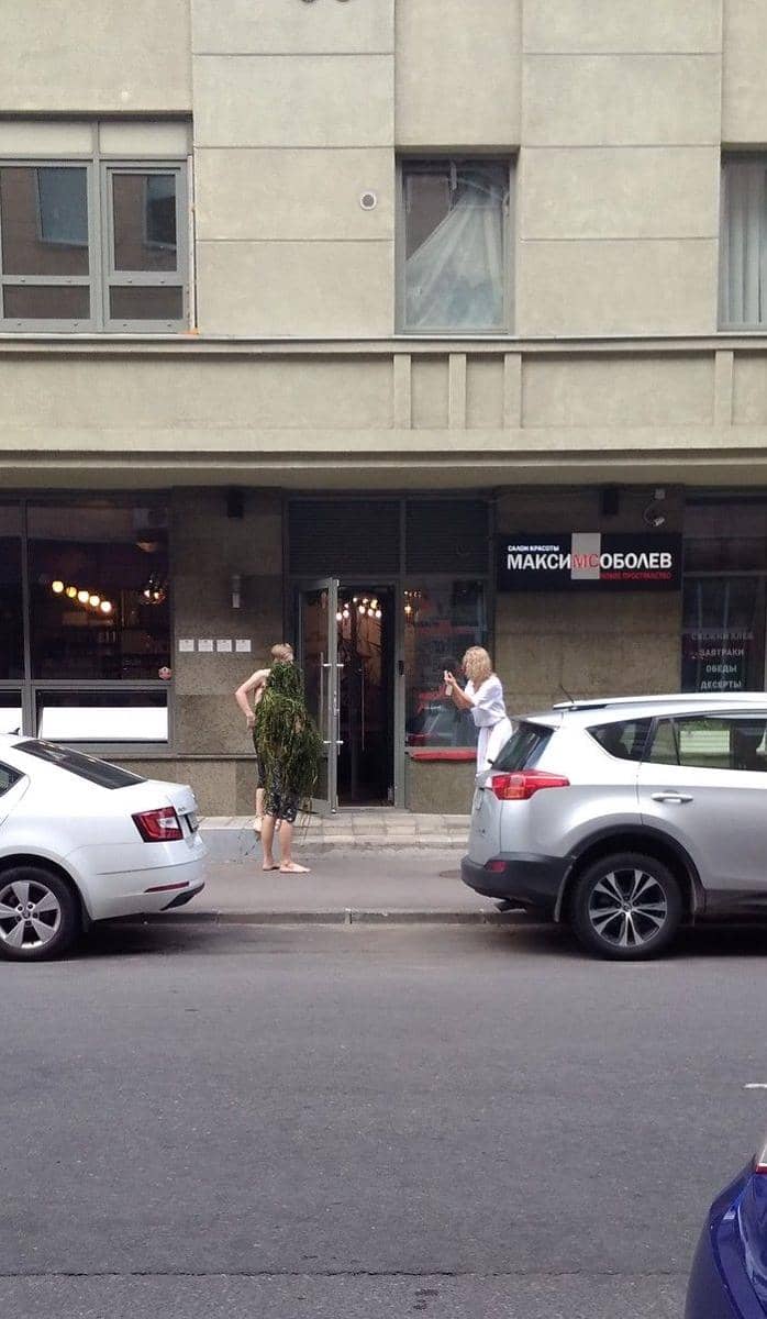 potret kelakuan nyeleneh orang di jalan (pikabu.ru/@clubberryice)