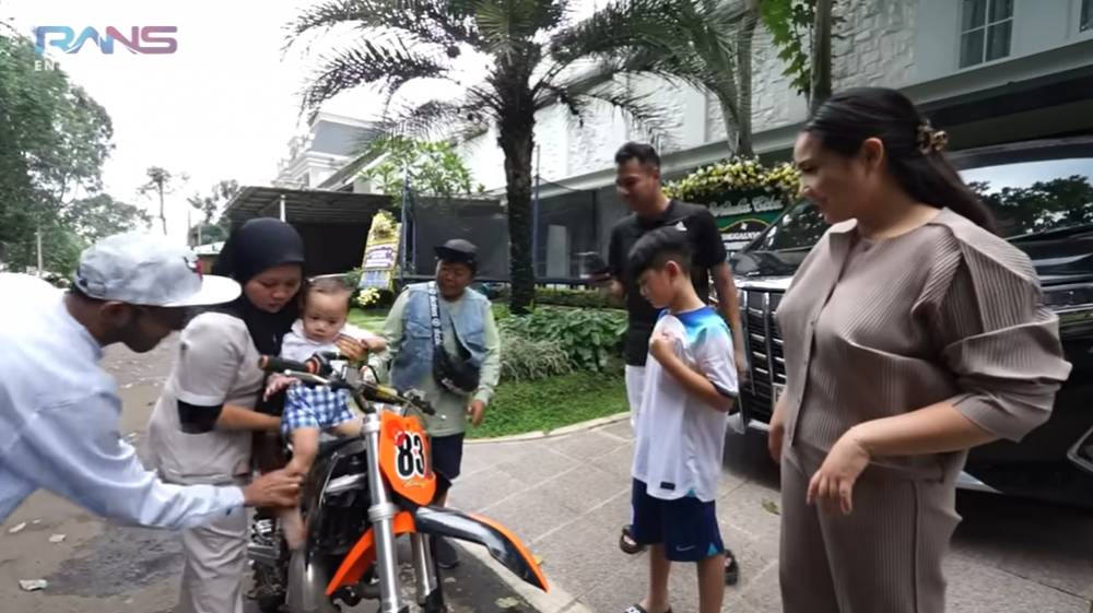 Rayyanza naik motor trail (YouTube.com/Rans Entertainment)