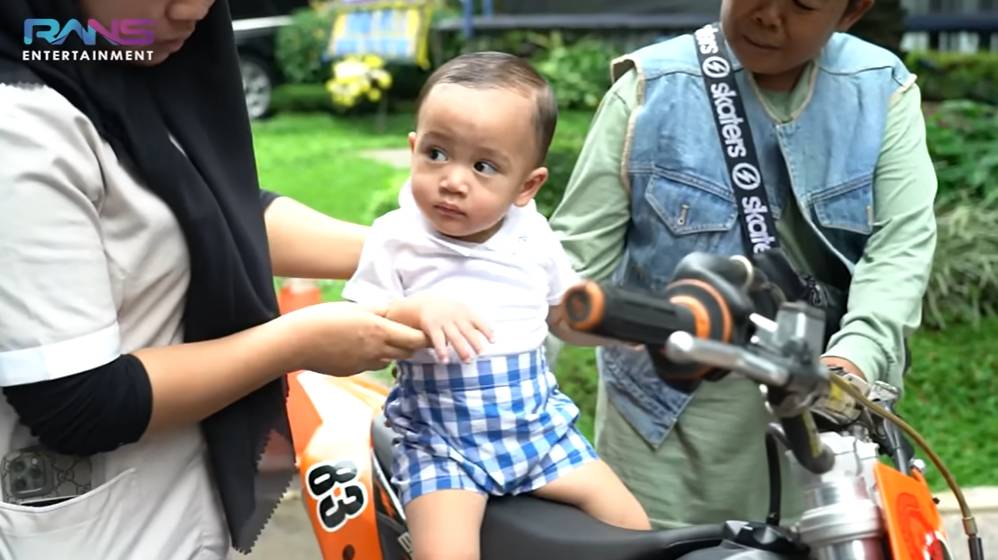 Rayyanza naik motor trail (YouTube.com/Rans Entertainment)