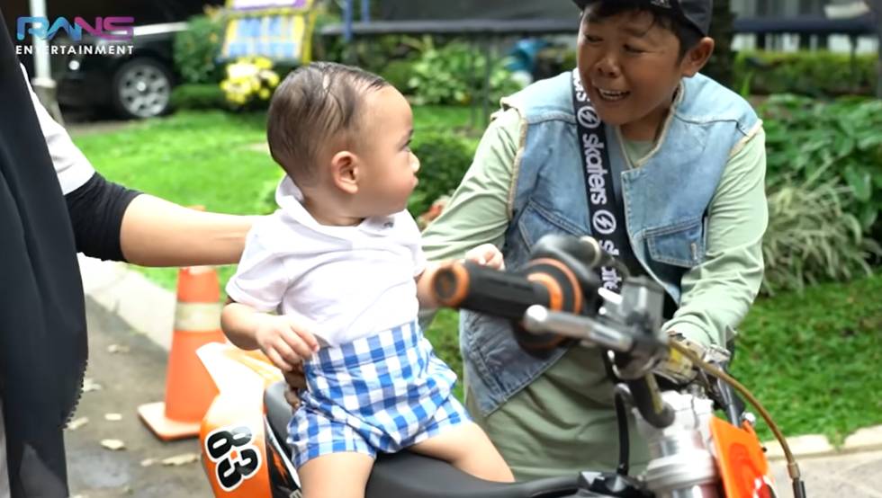 Rayyanza naik motor trail (YouTube.com/Rans Entertainment)