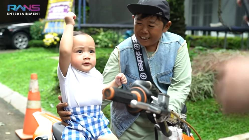 Rayyanza naik motor trail (YouTube.com/Rans Entertainment)
