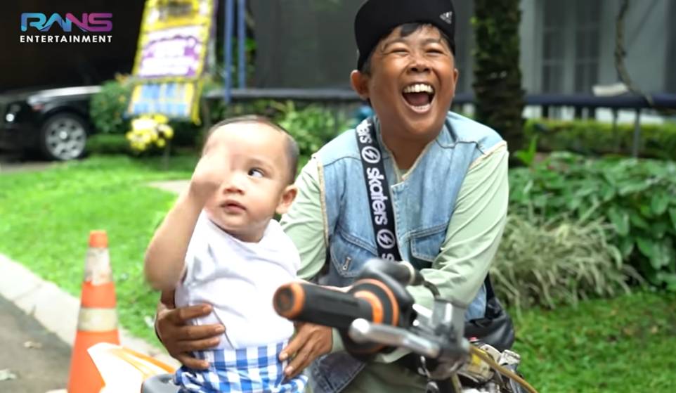 Rayyanza naik motor trail (YouTube.com/Rans Entertainment)
