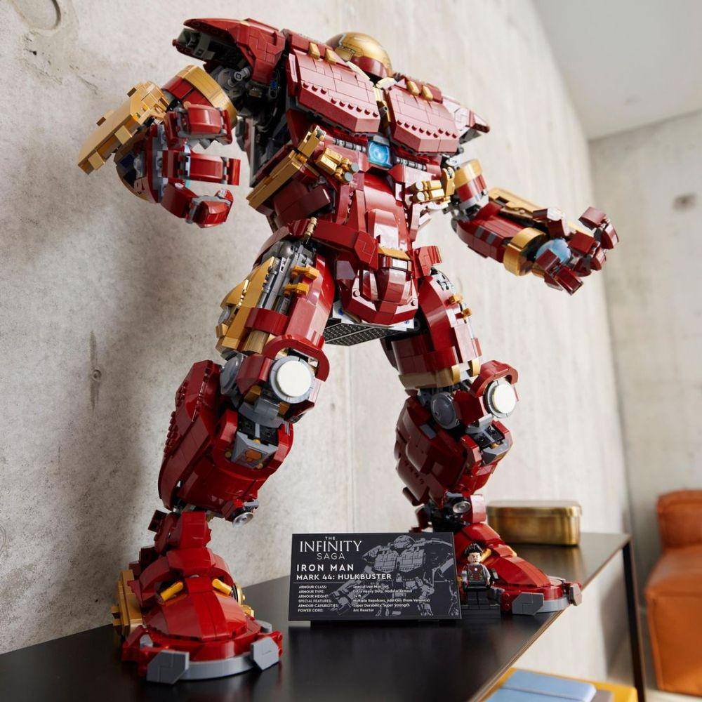 Action Figure Lego (instagram.com/lego)