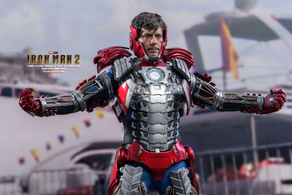 Action figure Hot Toys (instagram.com/hottoyscollectibles)