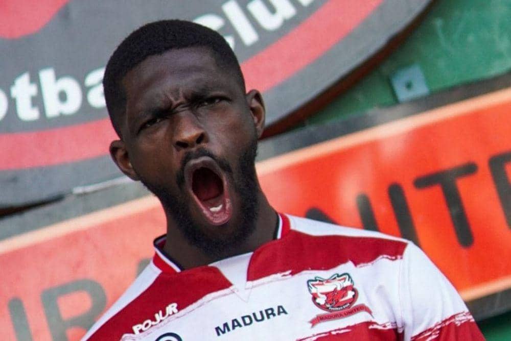 Kwabena Appiah saat diperkenalkan sebagai pemain asing baru Madura United di paruh musim Liga 1 Indonesia 2022/2023. (instagram.com/maduraunited.fc)