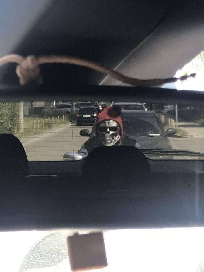 potret kelakuan nyeleneh orang di jalan (pikabu.ru/@srgone)