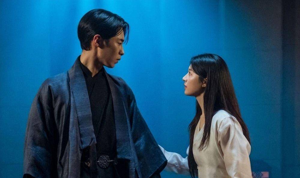 Lee Jae Wook dan Go Yoon Jung di Alchemy of Souls: Light and Shadow (instagram.com/tvn_drama)