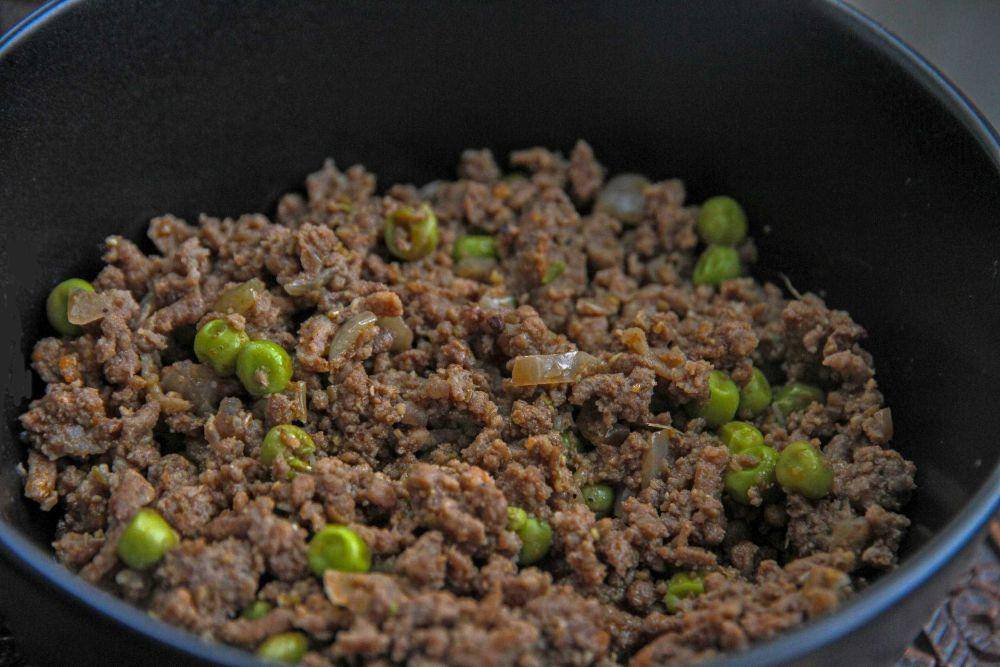 ilustrasi menumis daging (pexels.com/id-id/@pure-punjabi-37402395/)
