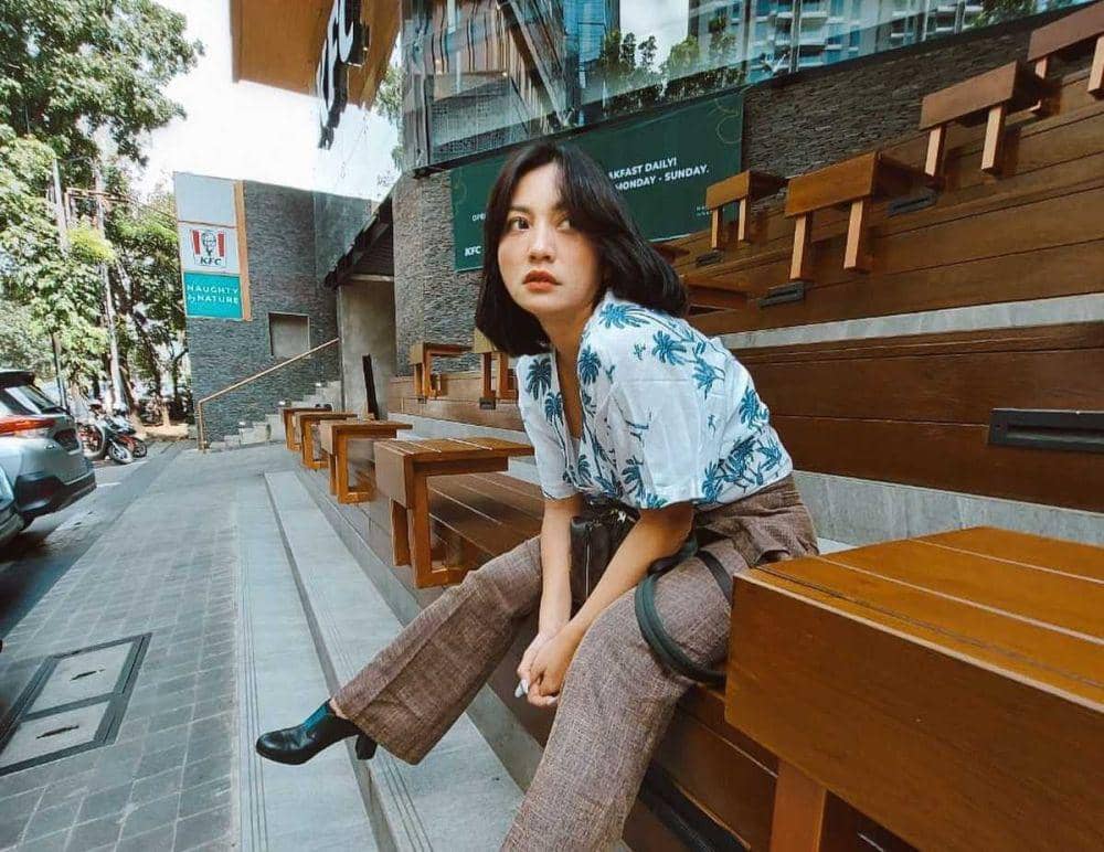 10 Potret Ide OOTD Elegan ala Hesti Purwadinata, Bak Sosialita Populer