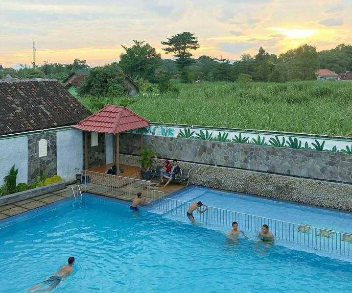 Wardana Swimming Pool (Instagram/w.poolcafe)