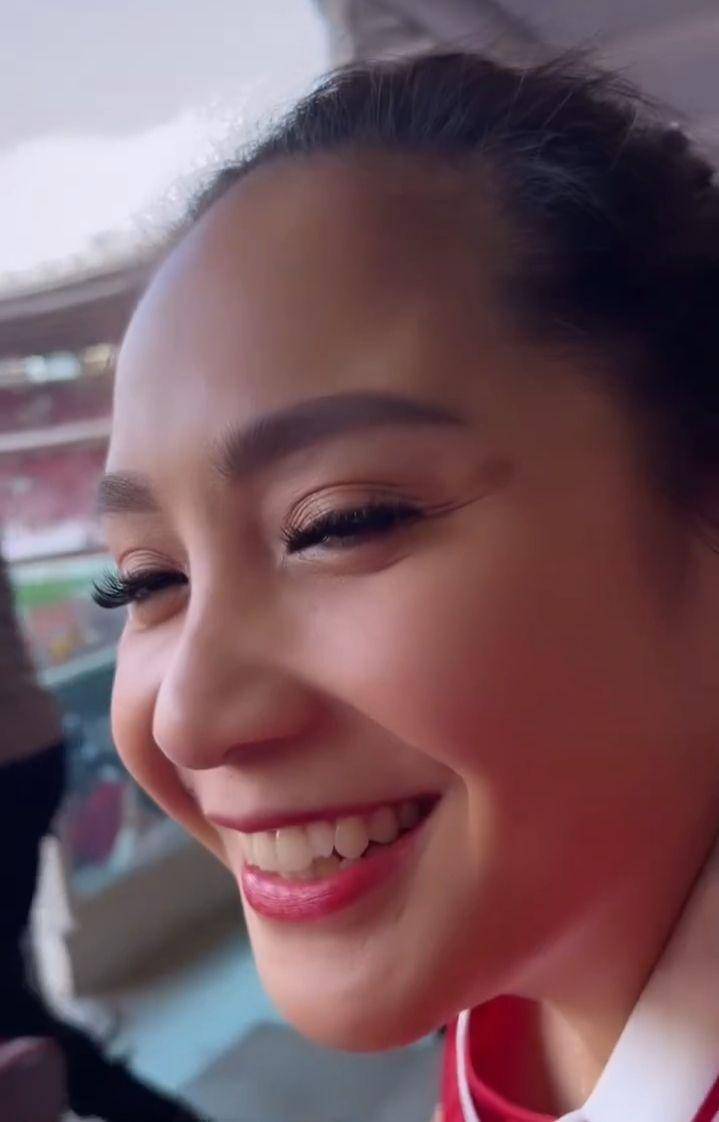 potret Nagita Slavina nonton Piala AFF (instagram.com/raffinagita1717)