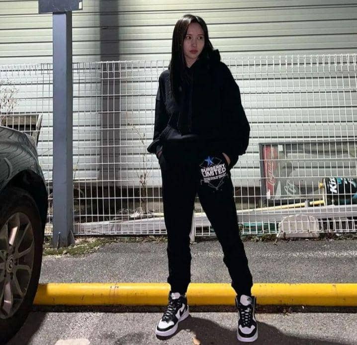 Ootd ala Mina TWICE (instagram.com/mina.twcee)