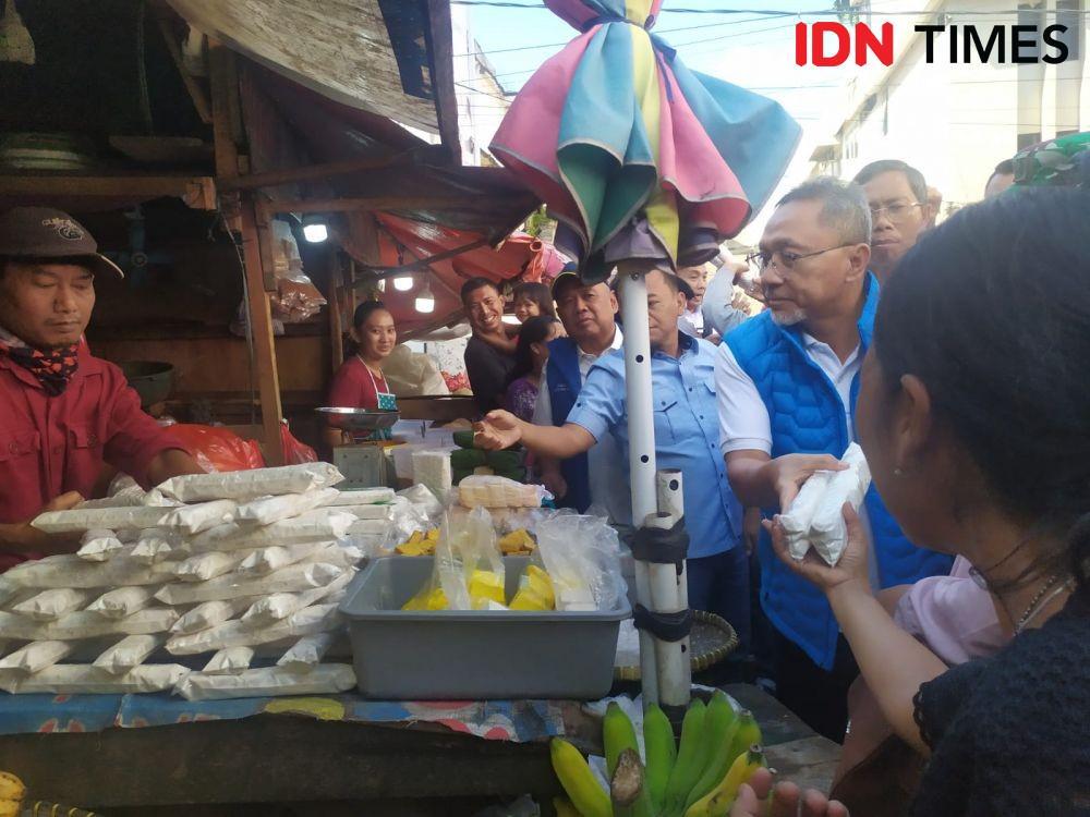Harga Kedelai Melejit, Zulhas Borong Tempe di Pasar Pasir Gintung