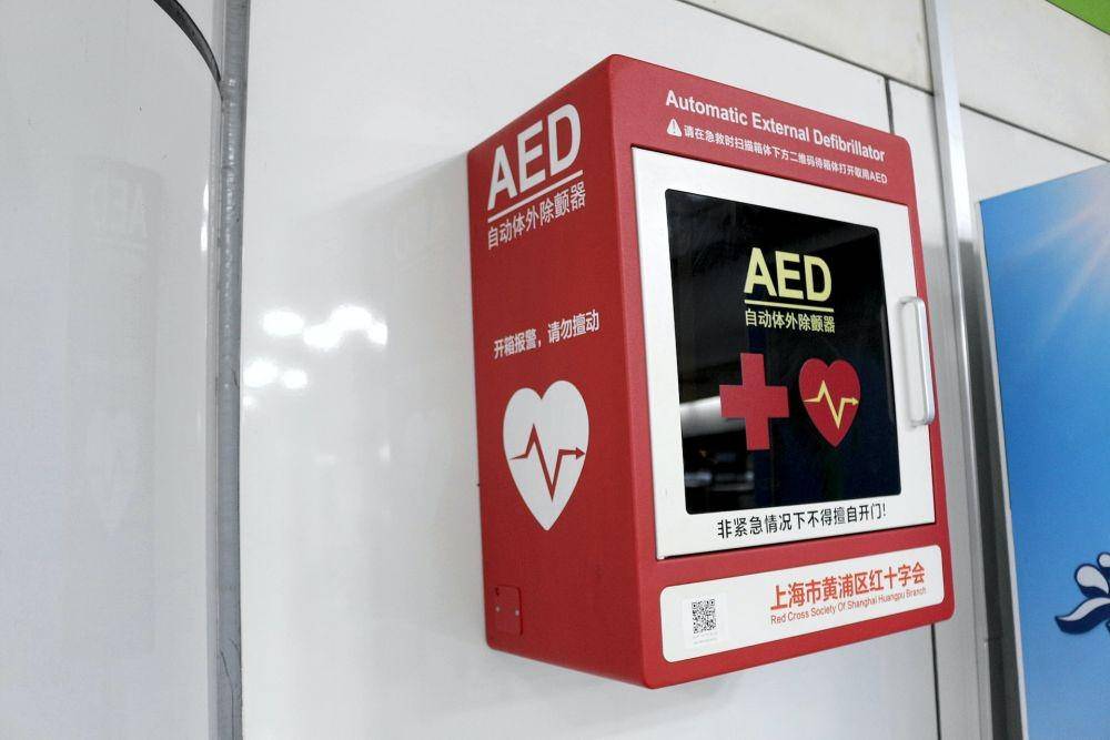 ilustrasi automatic external defibrillator atau AED (unsplash.com/P. L.)