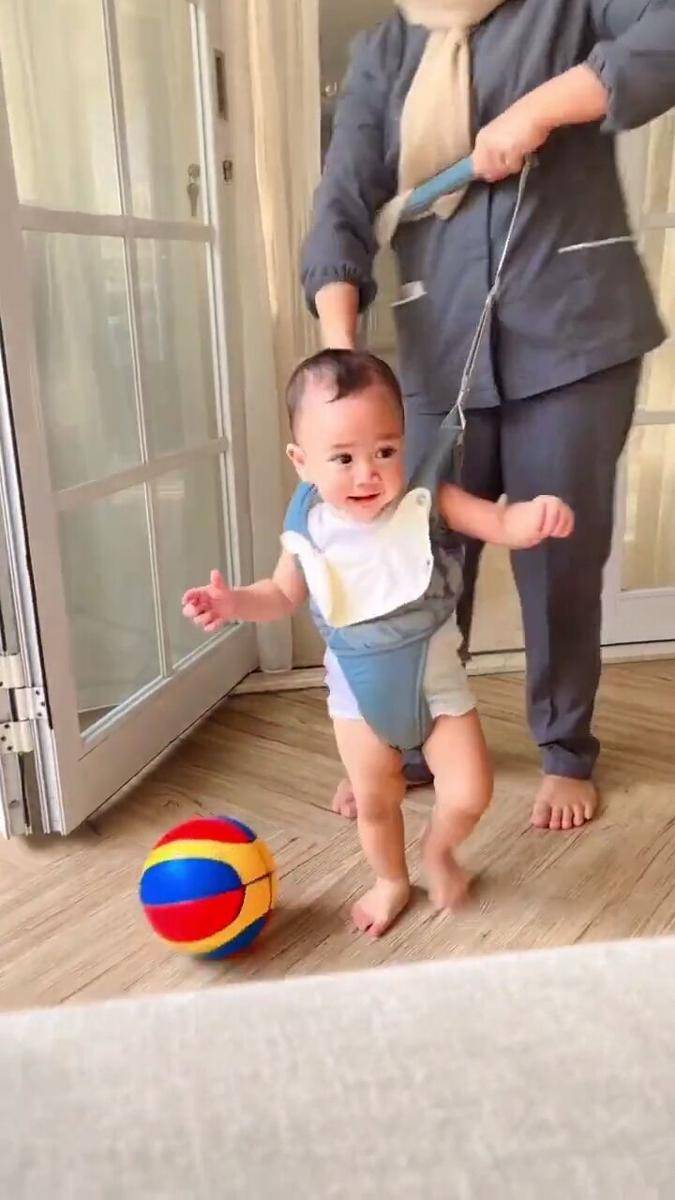 Rayyanza berlatih sepak bola (youtube.com/Indah Lubis Diary)