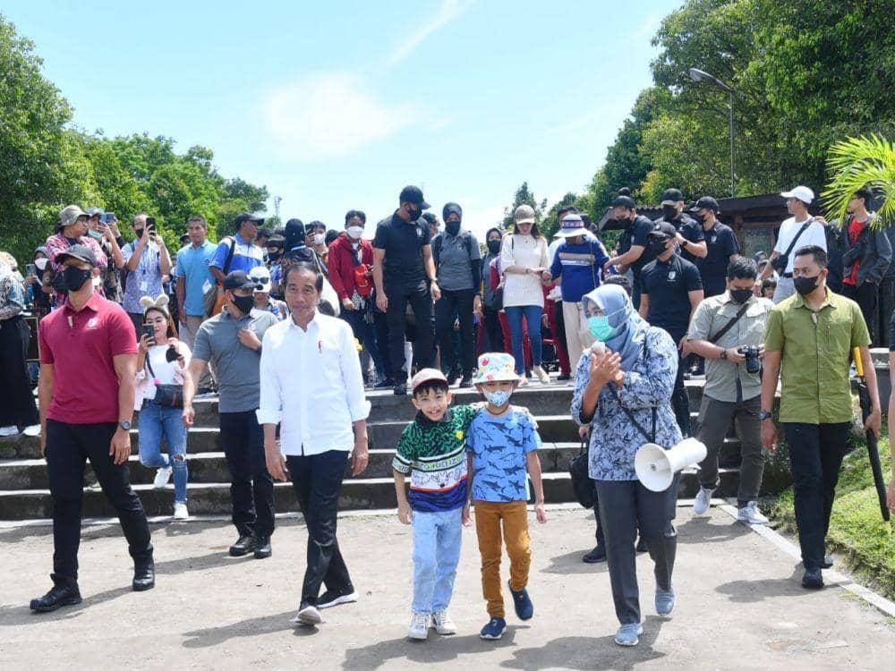 Jokowi Ajak Cucu ke Candi Prambanan, Promosi Wisata Edukasi