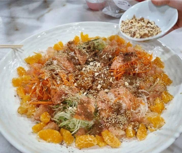 yu sheng (instagram.com/chengeats)