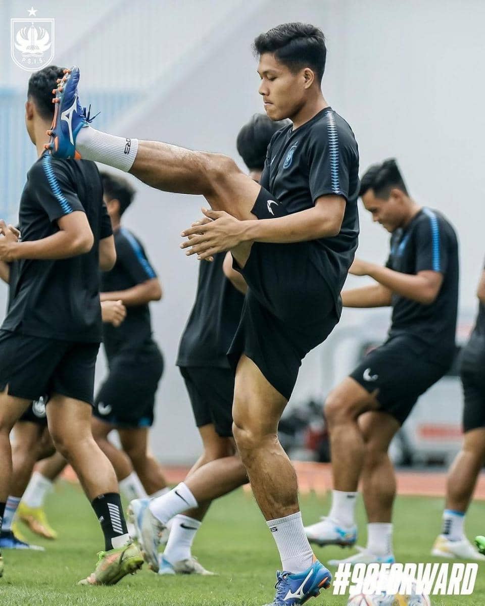 Pemain PSIS Semarang sedang jalani latihan rutin. (Instagram/@psisofficial)
