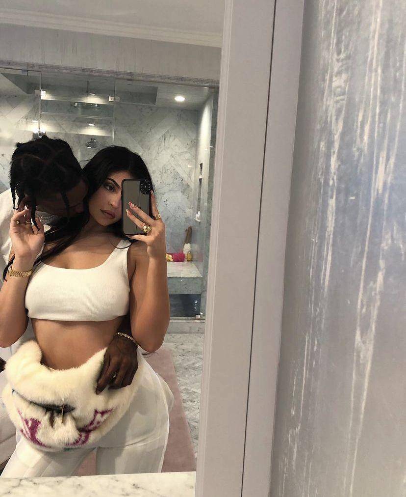 potret Kylie dan Travis bersama (instagram.com/kyliejenner)