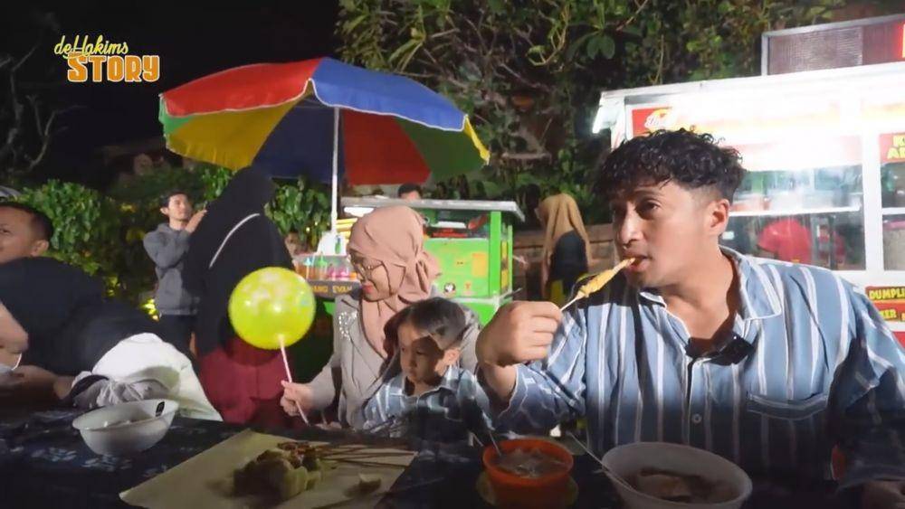 Irfan Hakim bikin pasar malam (youtube.com/dehakimstory)