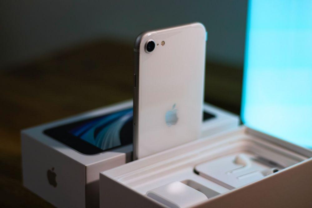 Apple Dikabarkan Batalkan iPhone SE Generasi 4, Benarkah?