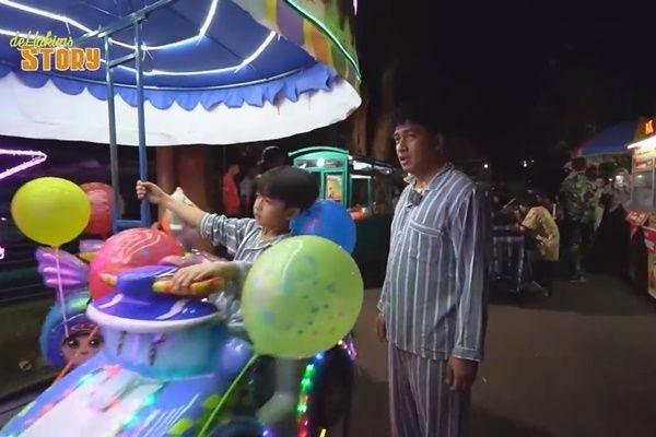 Irfan Hakim bikin pasar malam (youtube.com/dehakimstory)