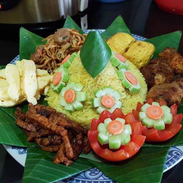 contoh tumpeng mini (instagram.com/nanakitchen_92)