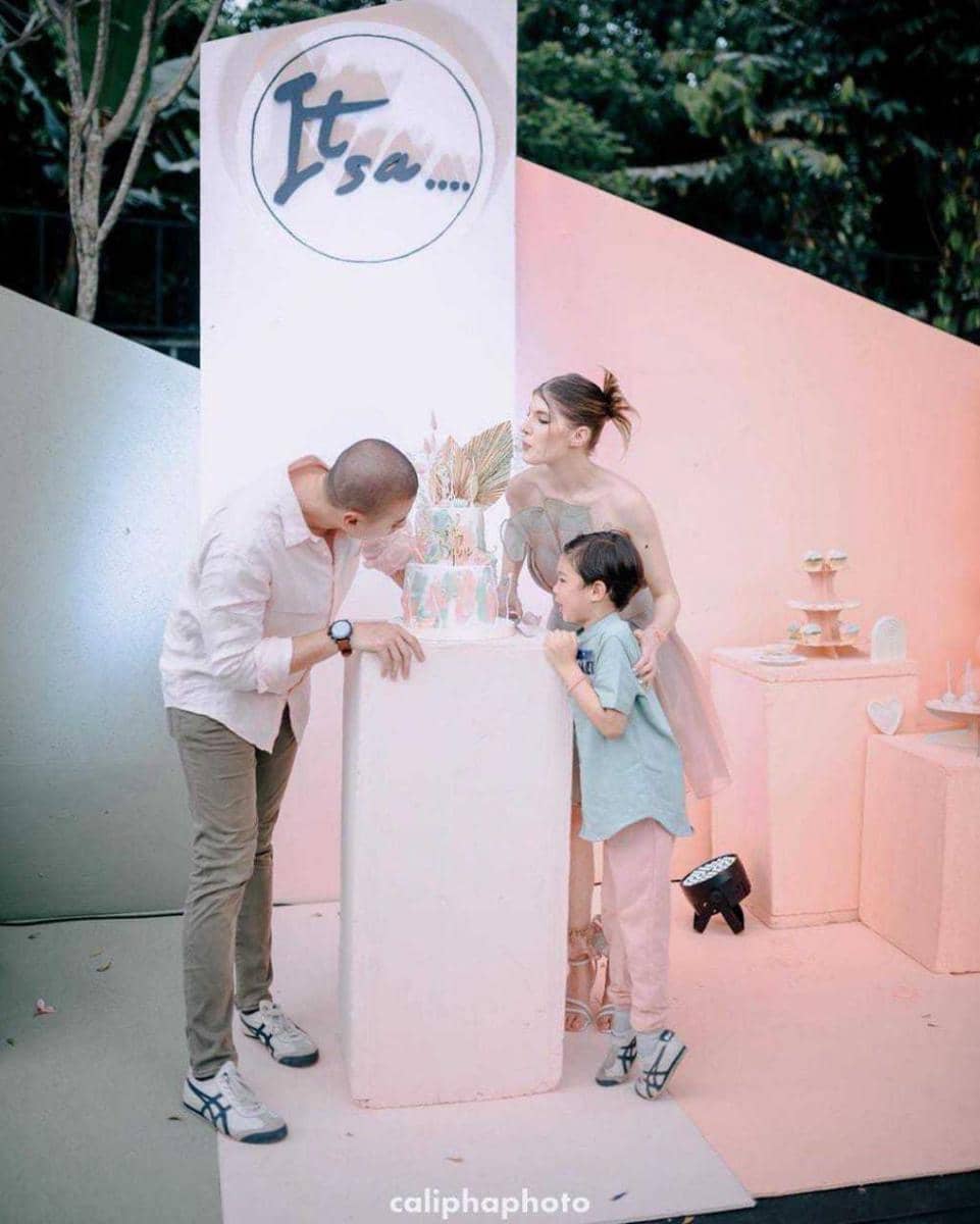 artis hamil anak ke-2 (instagram.com/mikailapatritz)