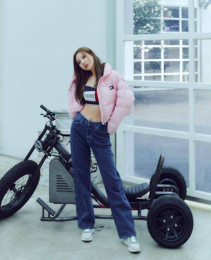 Ootd ala Nayeon TWICE (instagram.com/nayeonyny)