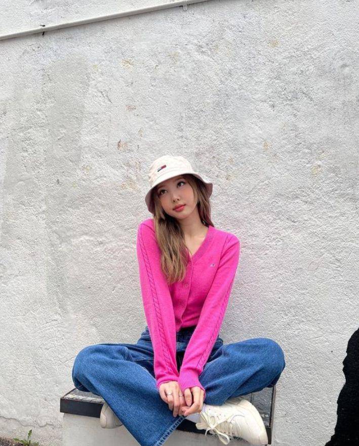 Ootd ala Nayeon TWICE (instagram.com/nayeonyny)