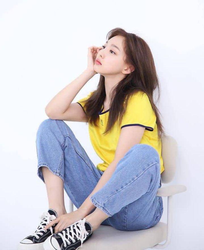 Ootd ala Nayeon TWICE (instagram.com/nayeontwices_)