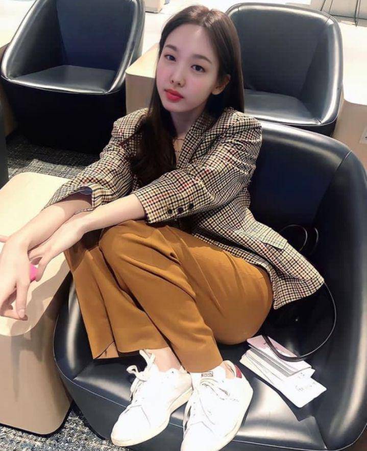 Ootd ala Nayeon TWICE (instagram.com/nayeontwices_)