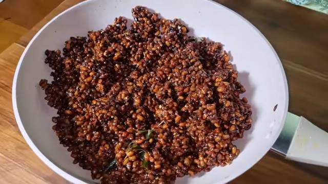 Adonan kacang tolo pedas manis (youtube.com/Ceceromed Kitchen)
