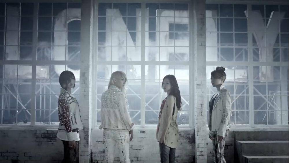 2NE1 di MV "Lonely" (youtube.com/2NE1)