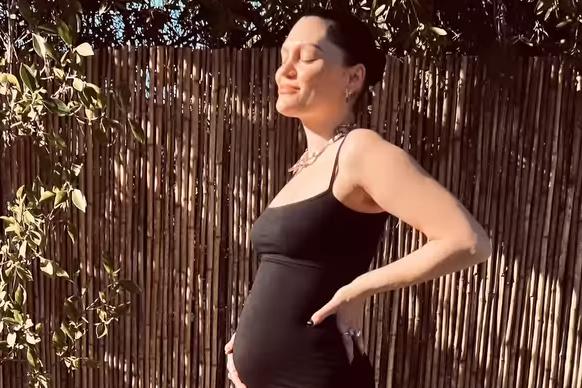Jessie J Umumkan Kehamilan, Setahun Pasca Keguguran