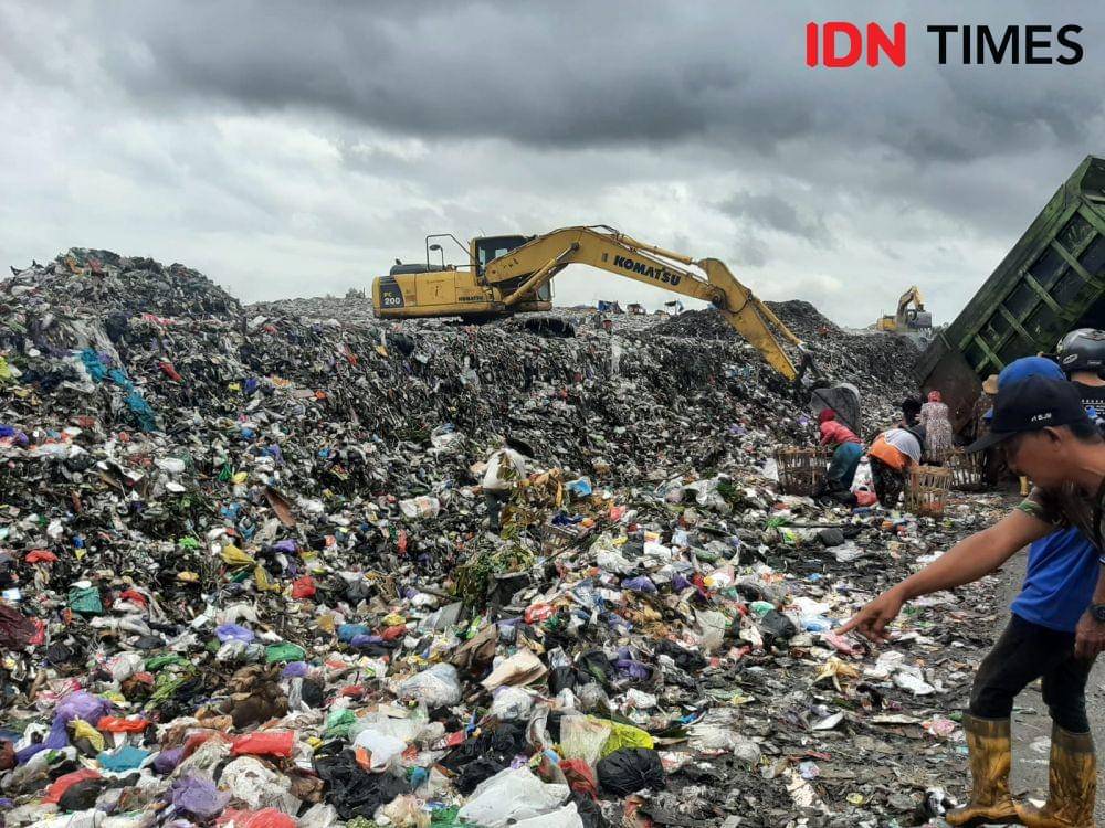 Tempat pembuangan akhir (TPA) sampah Basirih di Banjarmasin Kalimantan Selatan, Senin (9/1/2023). (IDN Times/Hamdani)