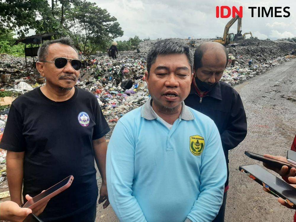 Kepala Dinas Lingkungan Hidup Banjarmasin Alive Yoesfah Love, Senin (9/1/2023). (IDN Times/Hamdani)