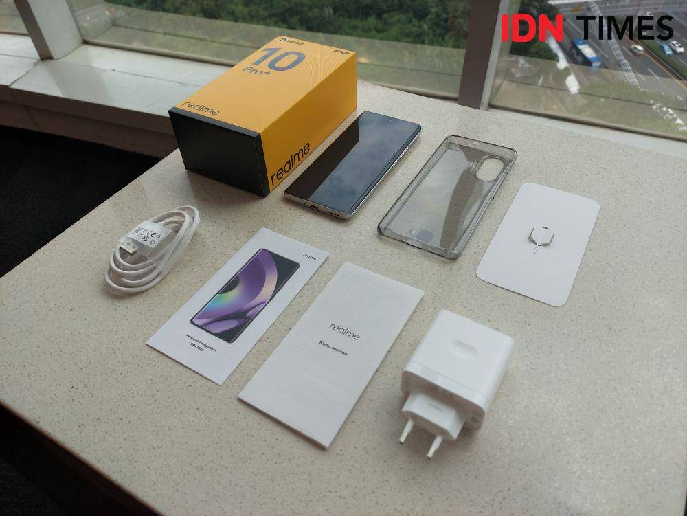 kelengkapan realme 10 Pro+ 5G (IDN Times/Alfonsus Adi Putra)
