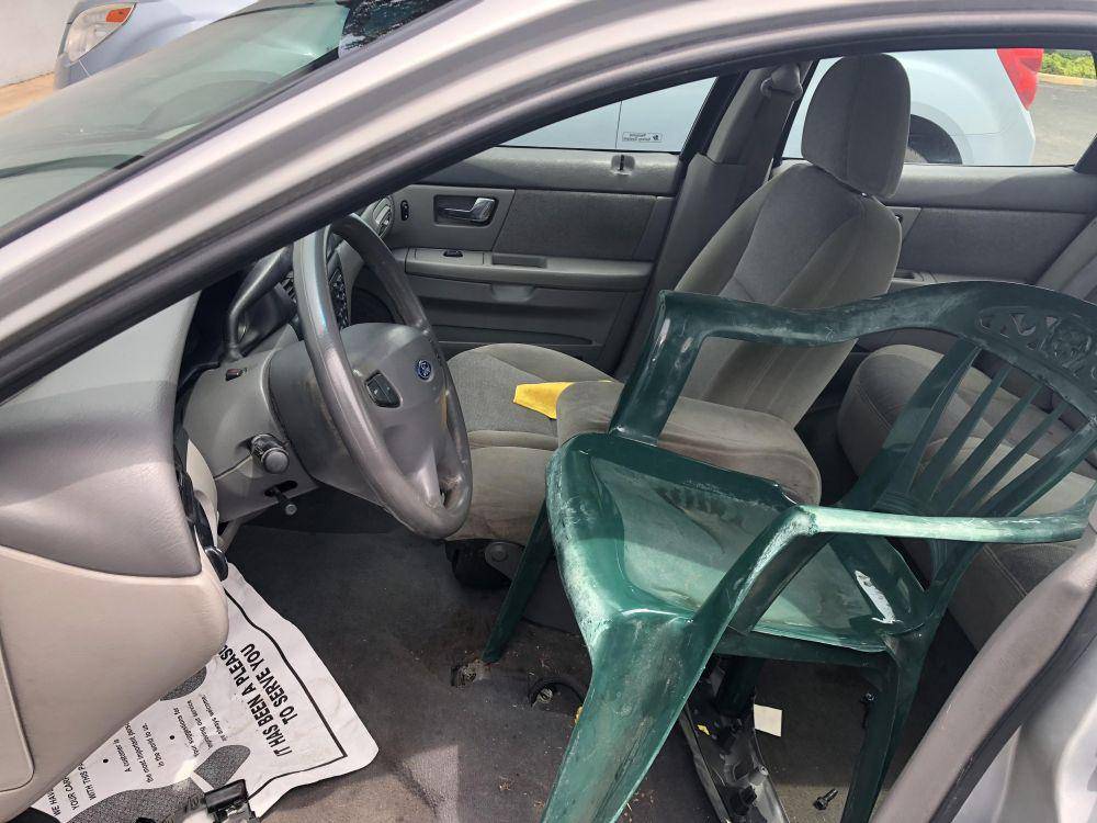 potret nyeleneh orang bawa mobil (reddit.com/user/thepriceisrite)
