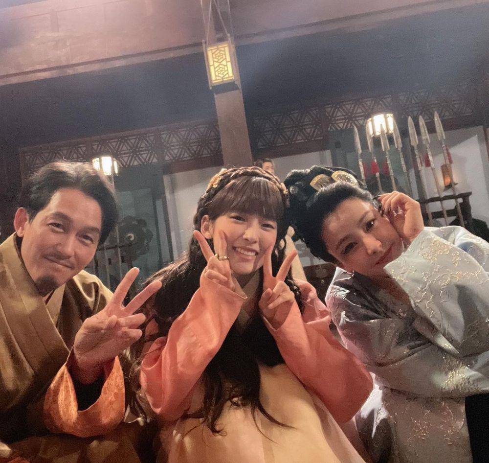 Joo Suk Tae, Arin, dan Park Eun Hye di Alchemy of Souls (instagram.com/eunhye.p)