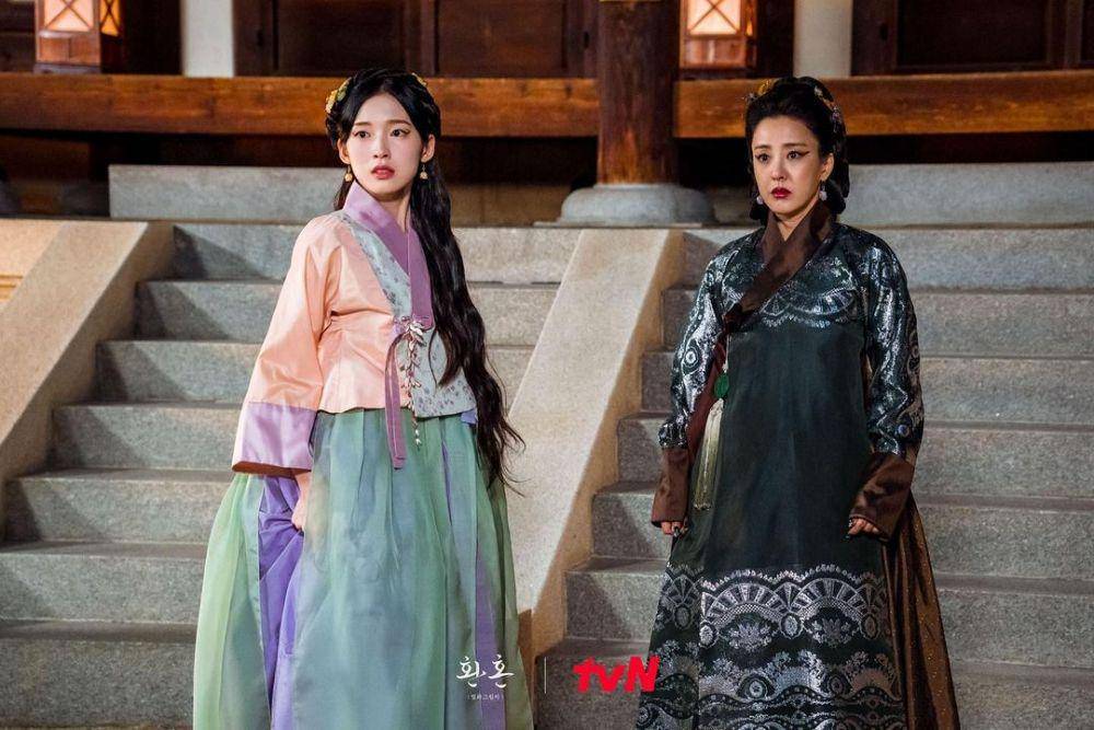 Arin dan Park Eun Hye di Alchemy of Souls (instagram.com/tvn_drama)