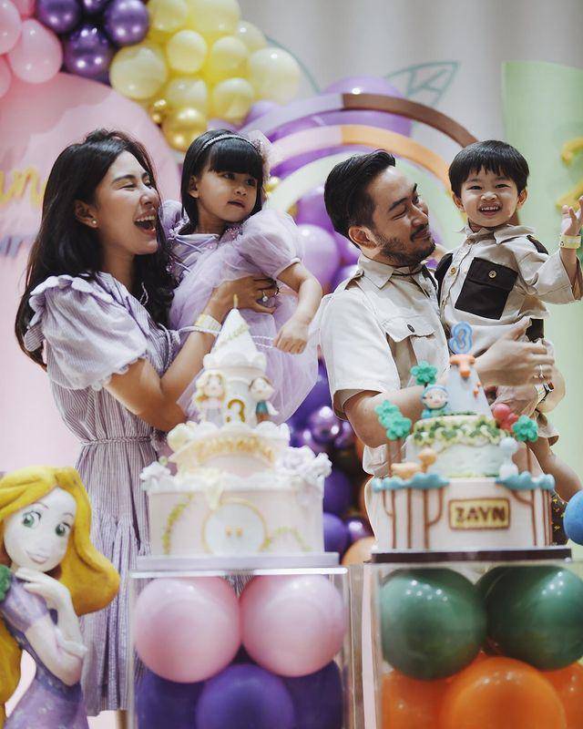 potret keluarga Syahnaz Sadiqah (instagram.com/syahnazs)