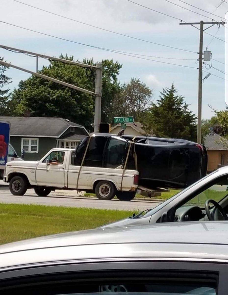 potret nyeleneh orang bawa mobil (reddit.com/user/Nemnock3113)