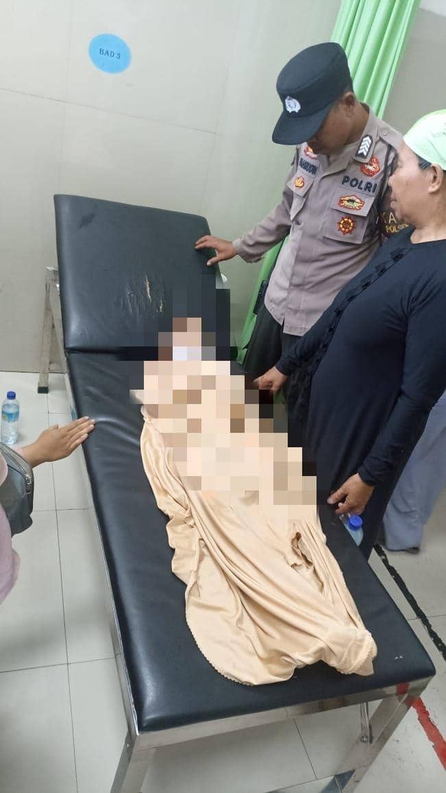 Jenazah korban dibawa ke puskesmas. (dok. Polres Lombok Tengah)