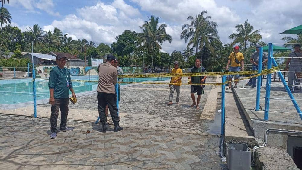 Polisi memasang police line dan olah TKP. (dok. Polres Lombok Tengah)