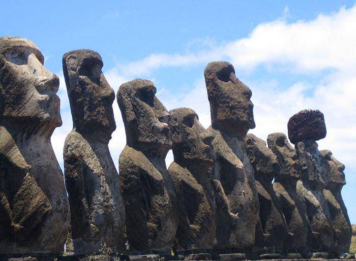 Ahu Tongariki - Rapa Nui (Pulau Paskah) Abad 11-17 M (commons.wikimedia.org)